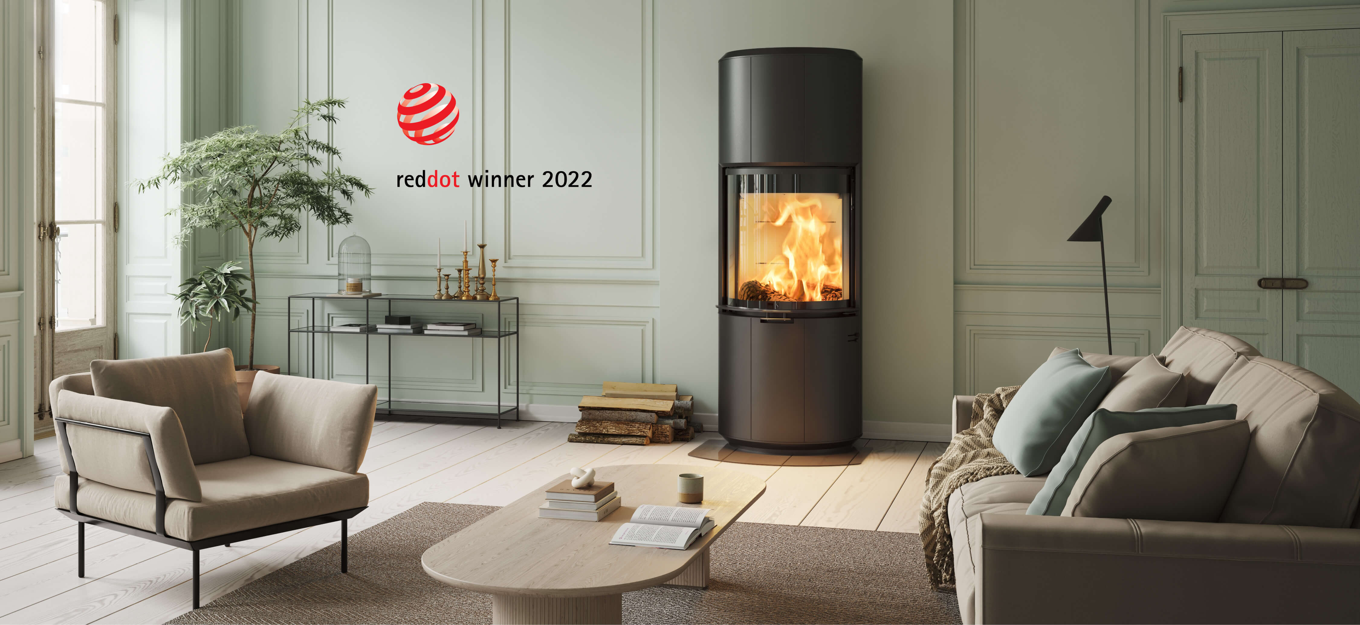 Schwarzer Kamin Scan 87 und Protokoll Red Dot Award Winner 2022 in hellgrünem Interieur mit hellbraunem Sofa und Sessel